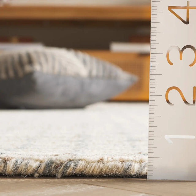 Safavieh Abstract 4'-0" x 6'-0" Rug in Ivory / Light Blue