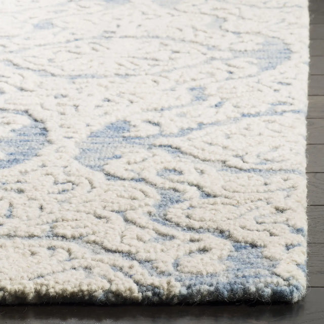 Safavieh Blossom 5'-0" x 8'-0" Rug in Blue / Ivory