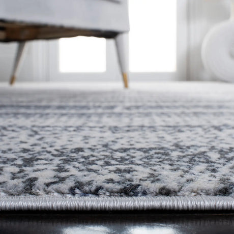 Safavieh Carnegie 4'-0" x 6'-0" Rug in Grey / Navy