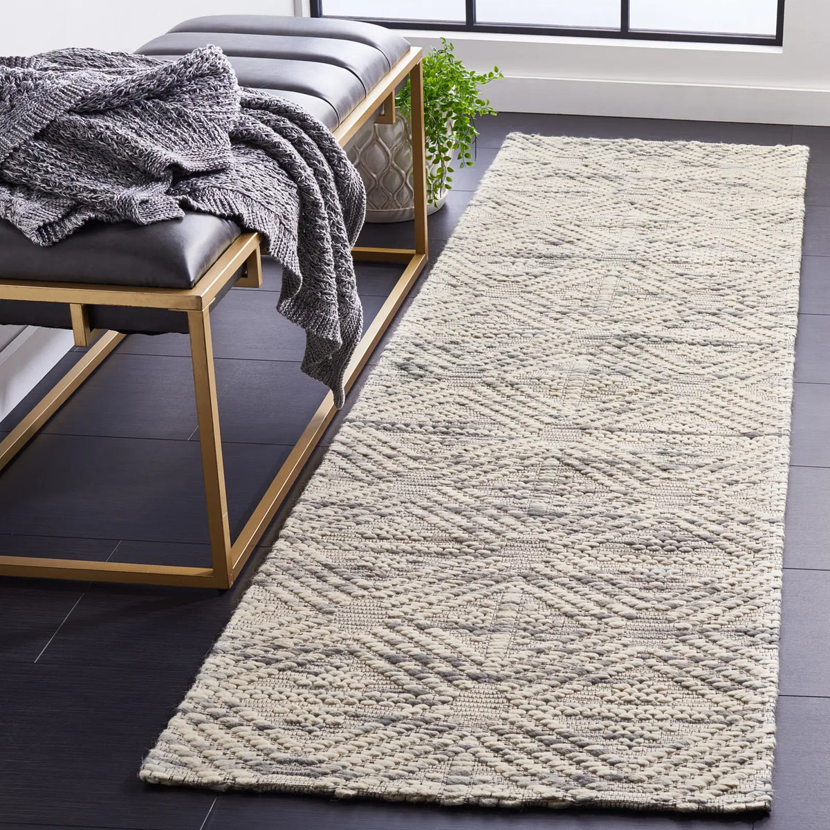 Safavieh Marbella 2'-3" x 8'-0" Rug in Dark Grey / Beige