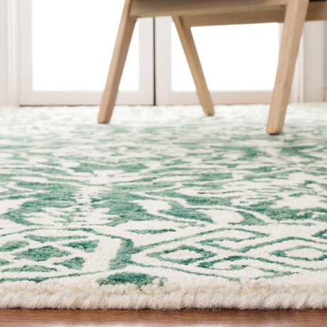 Safavieh Dip Dye 4'-0" x 6'-0" Rug in Dark Green / Ivory