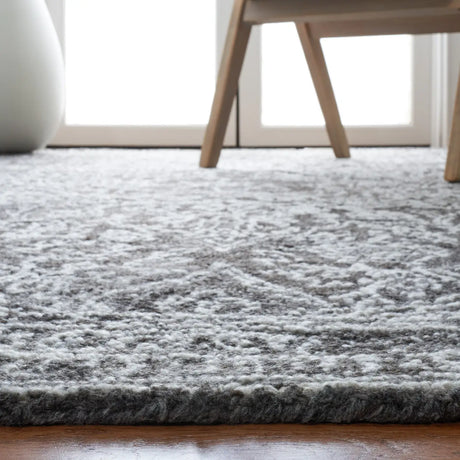 Safavieh Marquee 4'-0" x 6'-0" Rug in Black / Ivory