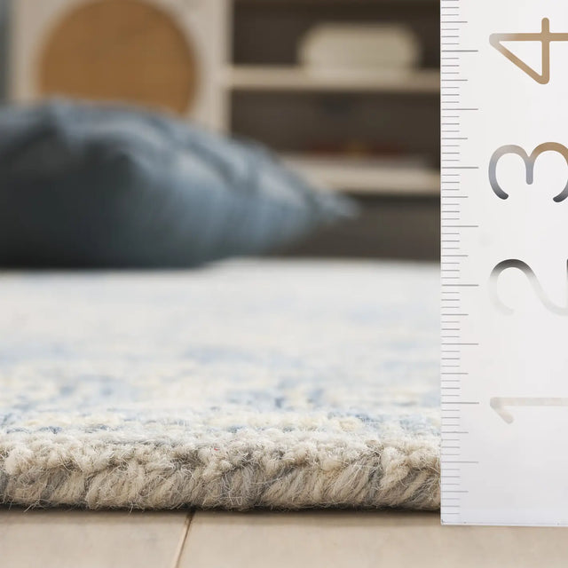 Safavieh Metro 4'-0" x 6'-0" Rug in Blue / Ivory