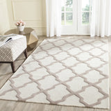 Safavieh Cambridge 5'-0" x 8'-0" Rug in Ivory / Beige