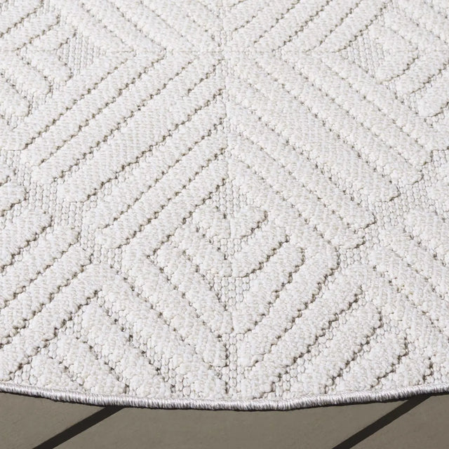 Safavieh Global 6'-7" x 6'-7" Rug in Light Beige / Ivory