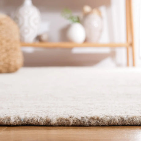Safavieh Micro-Loop 5'-0" x 8'-0" Rug in Beige / Ivory
