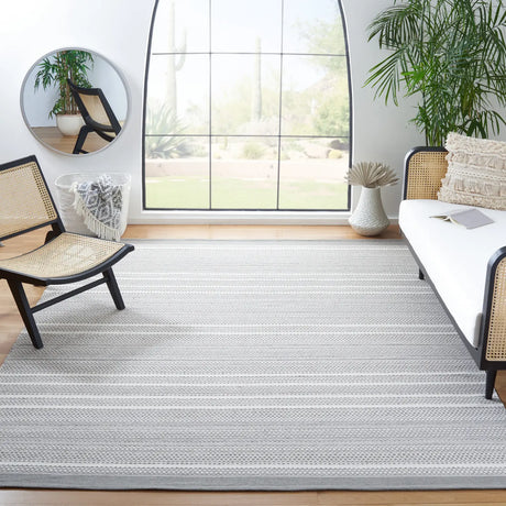 Safavieh Kilim 6'-0" x 9'-0" Rug in Grey / Beige