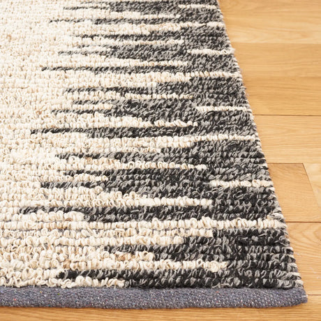 Safavieh Natural Fiber 4'-0" x 6'-0" Rug in Bleach / Black