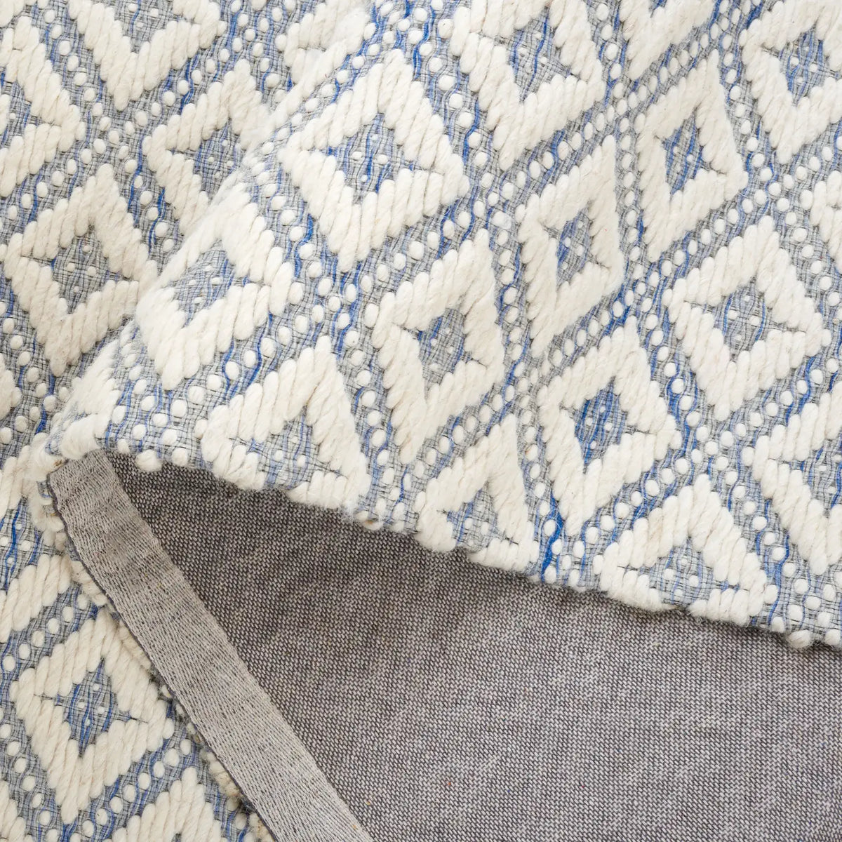 Safavieh Marbella 4'-0" x 6'-0" Rug in Blue / Ivory