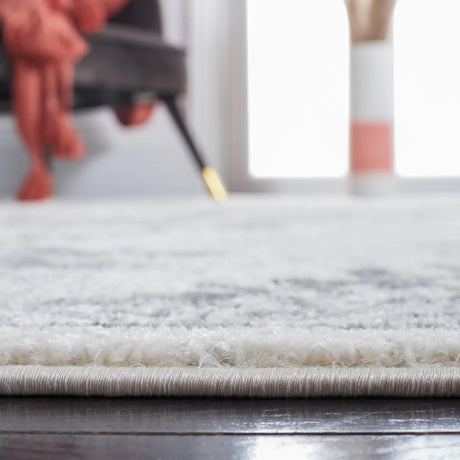 Safavieh Tulum 4'-0" x 6'-0" Rug in Ivory / Grey