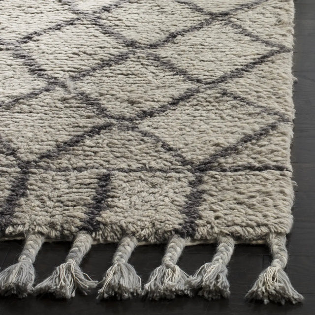 Safavieh Casablanca 6'-0" x 9'-0" Rug in Grey / Dark Grey