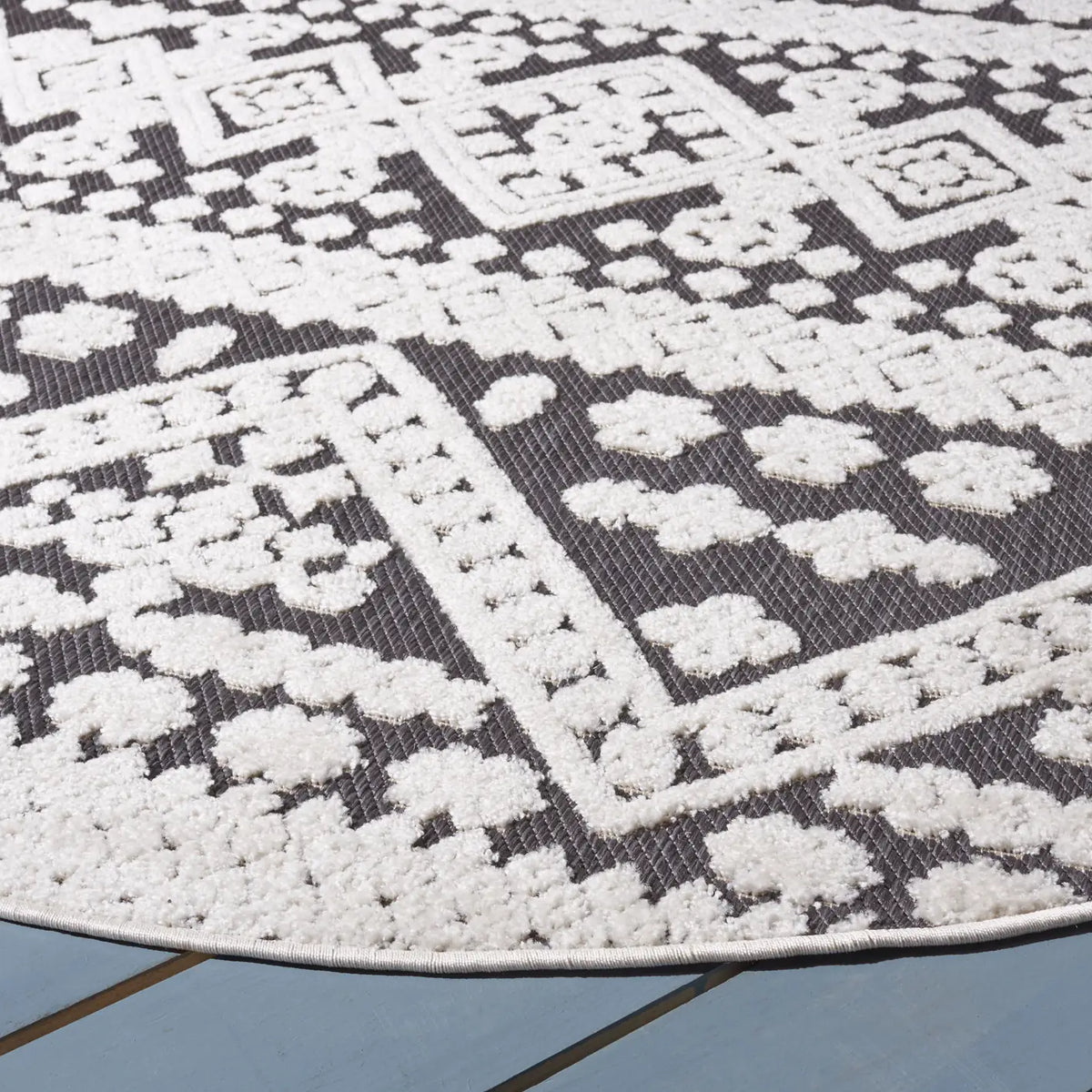 Safavieh Cabana 6'-7" x 6'-7" Rug in Ivory / Grey