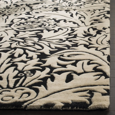 Safavieh Soho 5'-0" x 8'-0" Rug in Black / Beige