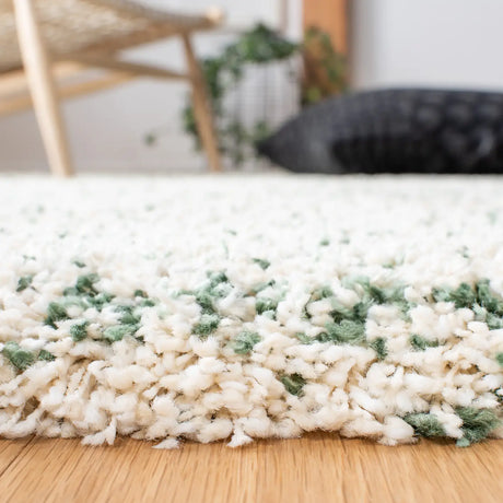 Safavieh Hudson Shag 4'-0" x 6'-0" Rug in Ivory / Green