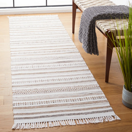 Safavieh Kilim 2'-3" x 8'-0" Rug in Ivory / Light Brown