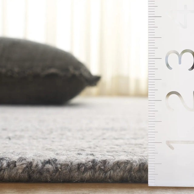 Safavieh Natura 4'-0" x 6'-0" Rug in Grey