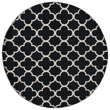 Safavieh Montauk 6'-0" x 6'-0" Rug in Black / Ivory