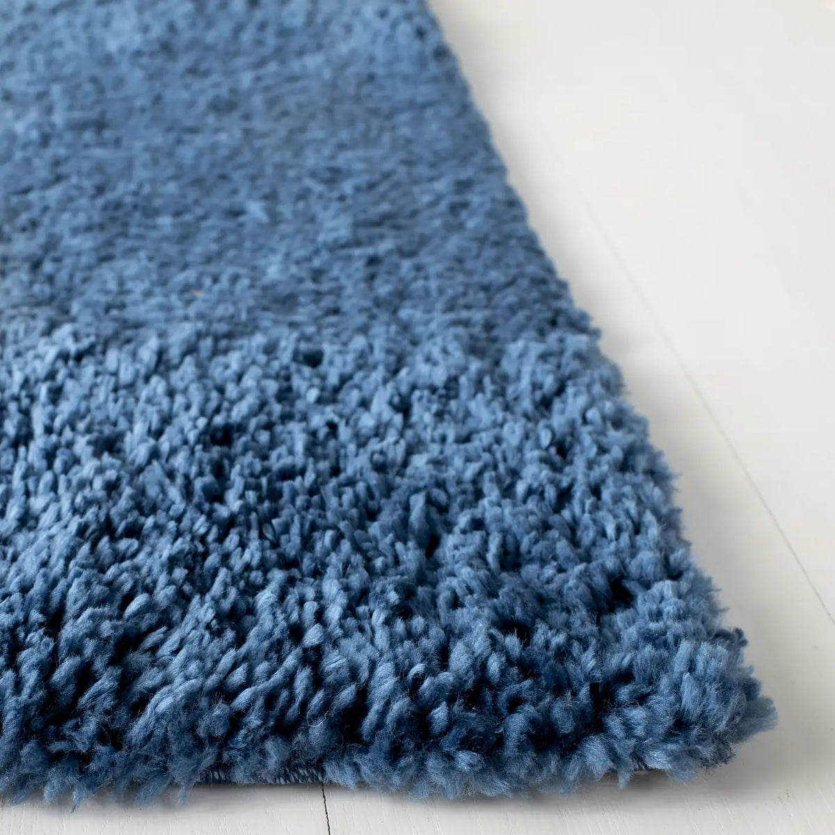 Safavieh August Shag 900 4'-0" x 6'-0" Rug in Navy