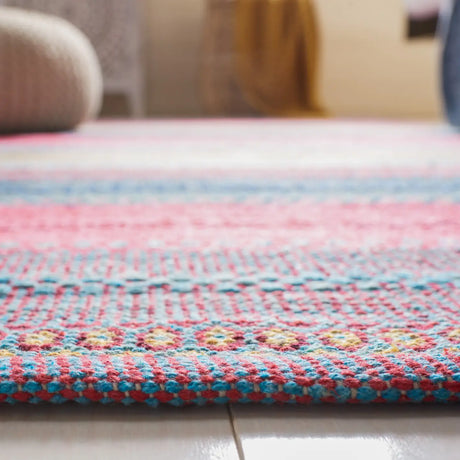 Safavieh Montauk 4'-0" x 6'-0" Rug in Red / Blue