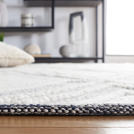Safavieh Vermont 4'-0" x 6'-0" Rug in Ivory / Navy