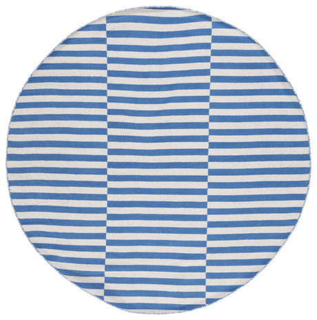 Safavieh Montauk 6'-0" x 6'-0" Rug in Ivory / Blue