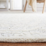 Safavieh Antiquity 4'-0" x 6'-0" Rug in Silver / Ivory
