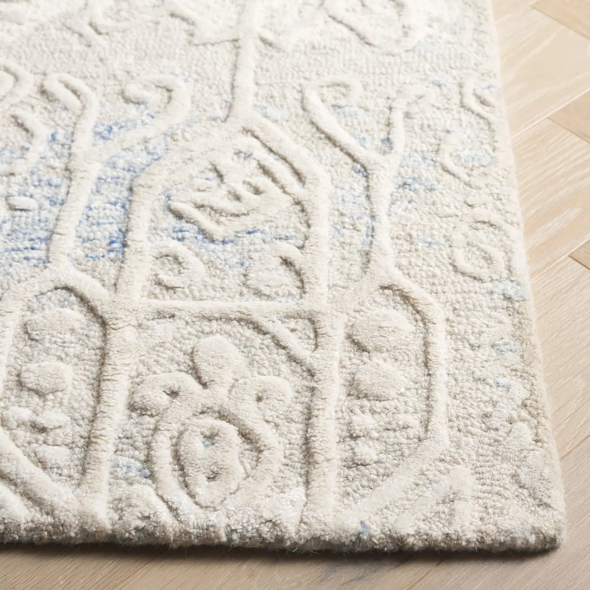 Safavieh Ebony 4'-0" x 6'-0" Rug in Blue / Ivory