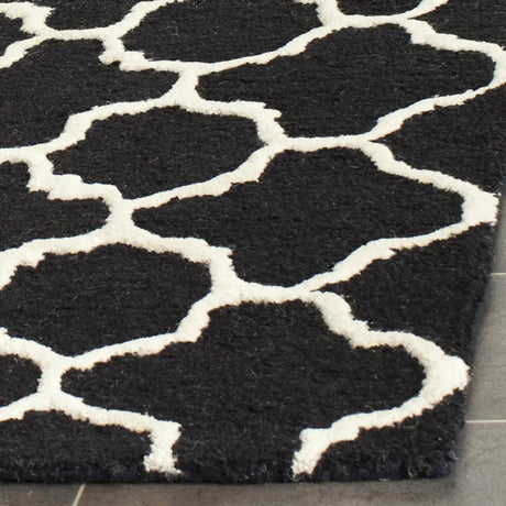 Safavieh Cambridge 2'-6" x 10'-0" Rug in Black / Ivory