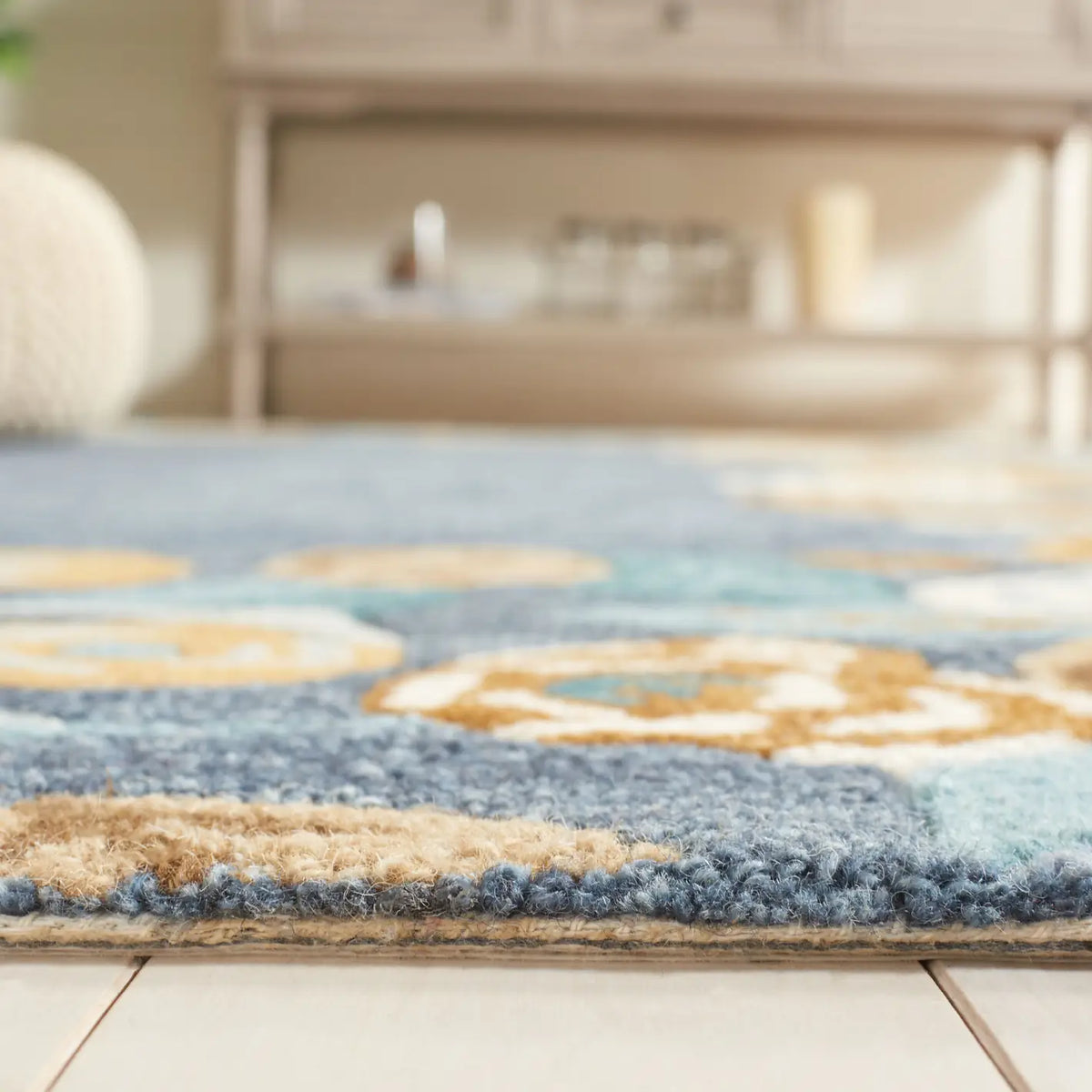 Safavieh Chelsea 4'-0" x 6'-0" Rug in Blue / Ivory