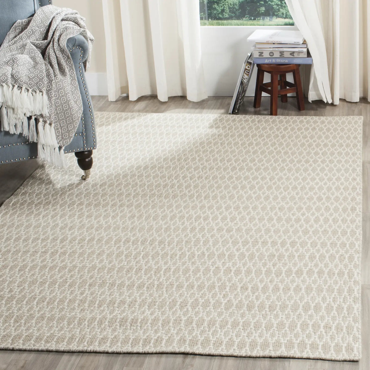 Safavieh Oasis 5'-0" x 8'-0" Rug in Beige / Ivory