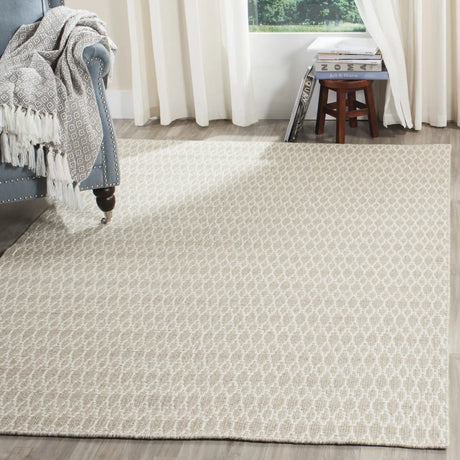 Safavieh Oasis 5'-0" x 8'-0" Rug in Beige / Ivory