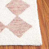 Safavieh Ebony 4'-0" x 6'-0" Rug in Pink / Ivory