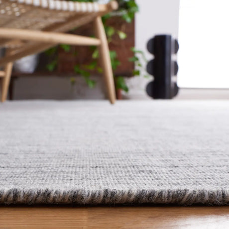 Safavieh Kilim 4'-0" x 6'-0" Rug in Dark Grey
