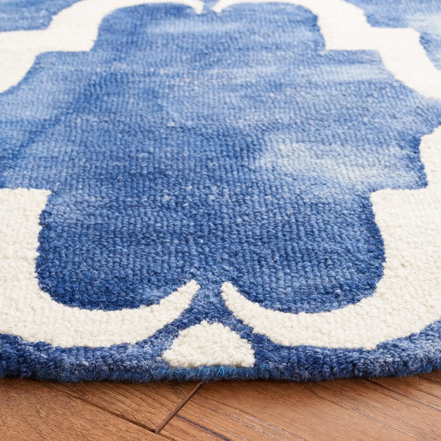 Safavieh Dip Dye 7'-0" x 7'-0" Rug in Navy / Ivory