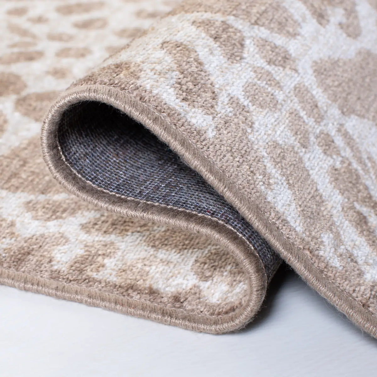 Safavieh Atlas 2'-7" x 4'-0" Rug in Camel / Stone