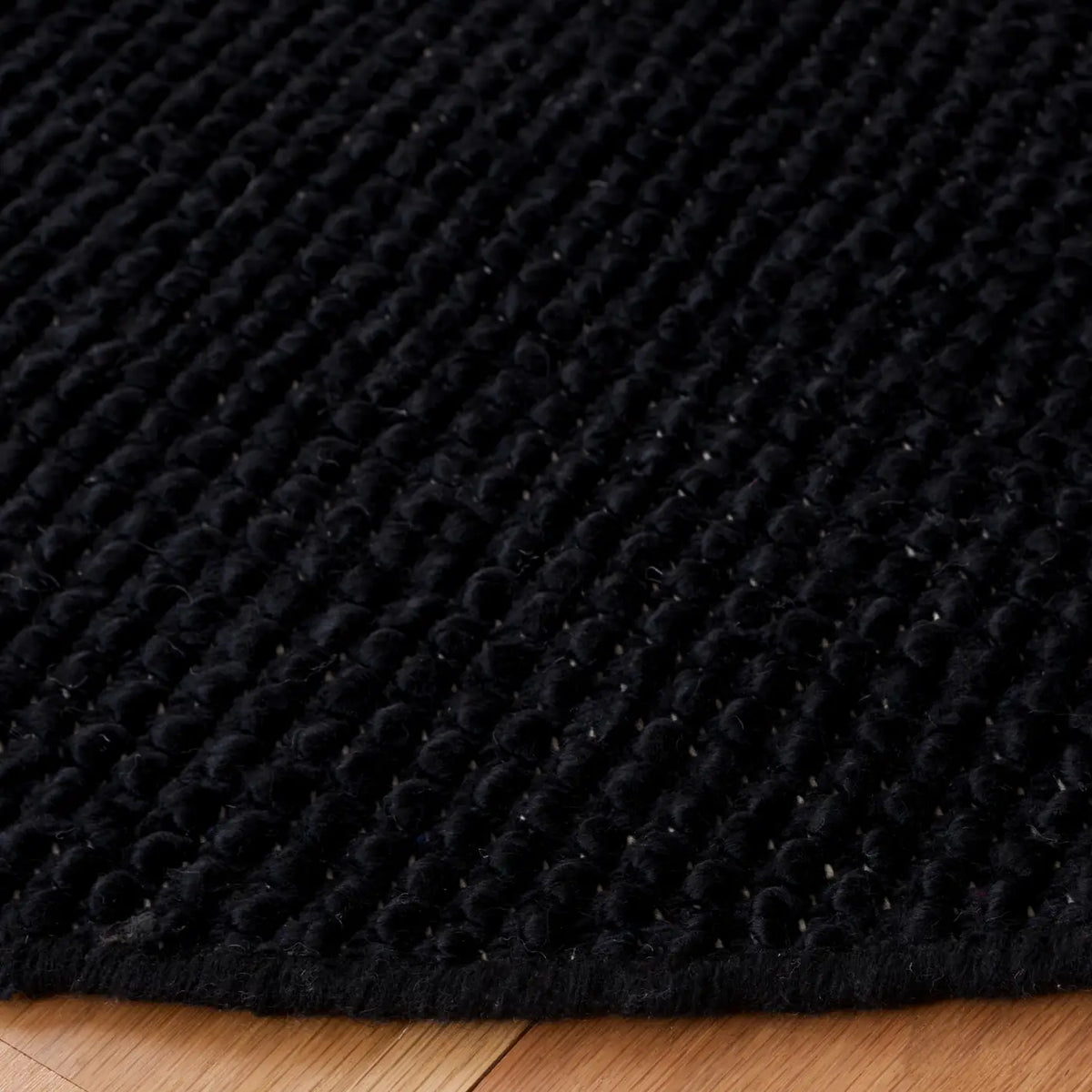 Safavieh Natura 6'-0" x 6'-0" Rug in Black / Ivory