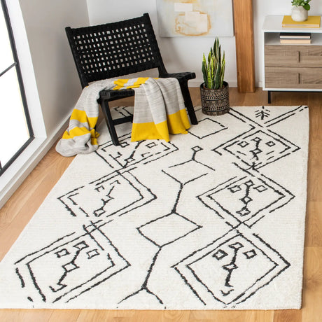 Safavieh Casablanca 5'-0" x 8'-0" Rug in Ivory / Black