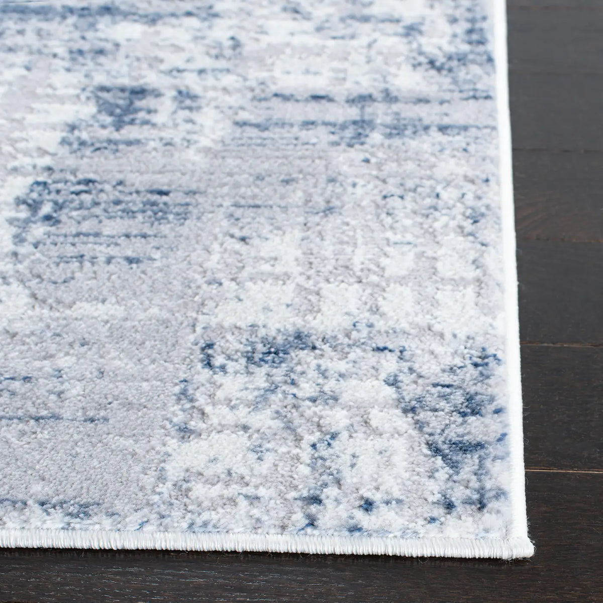 Safavieh Amelia 700 4'-0" x 6'-0" Rug in Navy / Light Grey