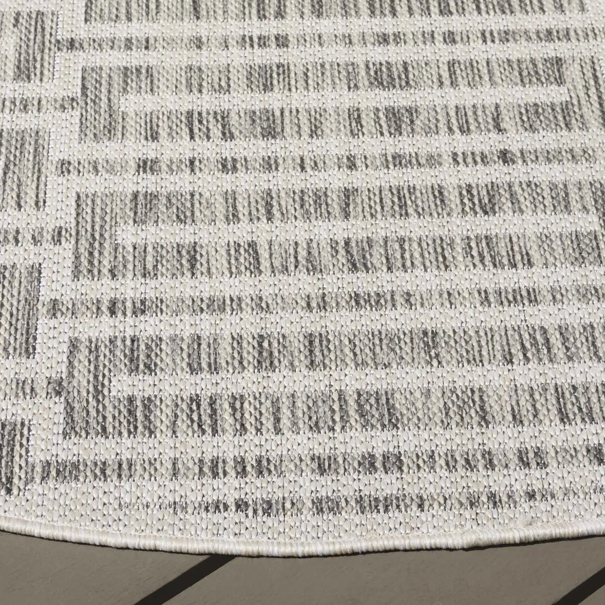 Safavieh Beach House 6'-7" x 6'-7" Rug in Grey / Ivory