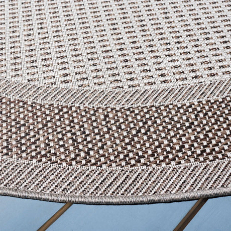 Safavieh Lakeside 200 6'-7" x 6'-7" Rug in Beige / Brown