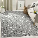 Safavieh Montauk 5'-0" x 8'-0" Rug in Black / Ivory