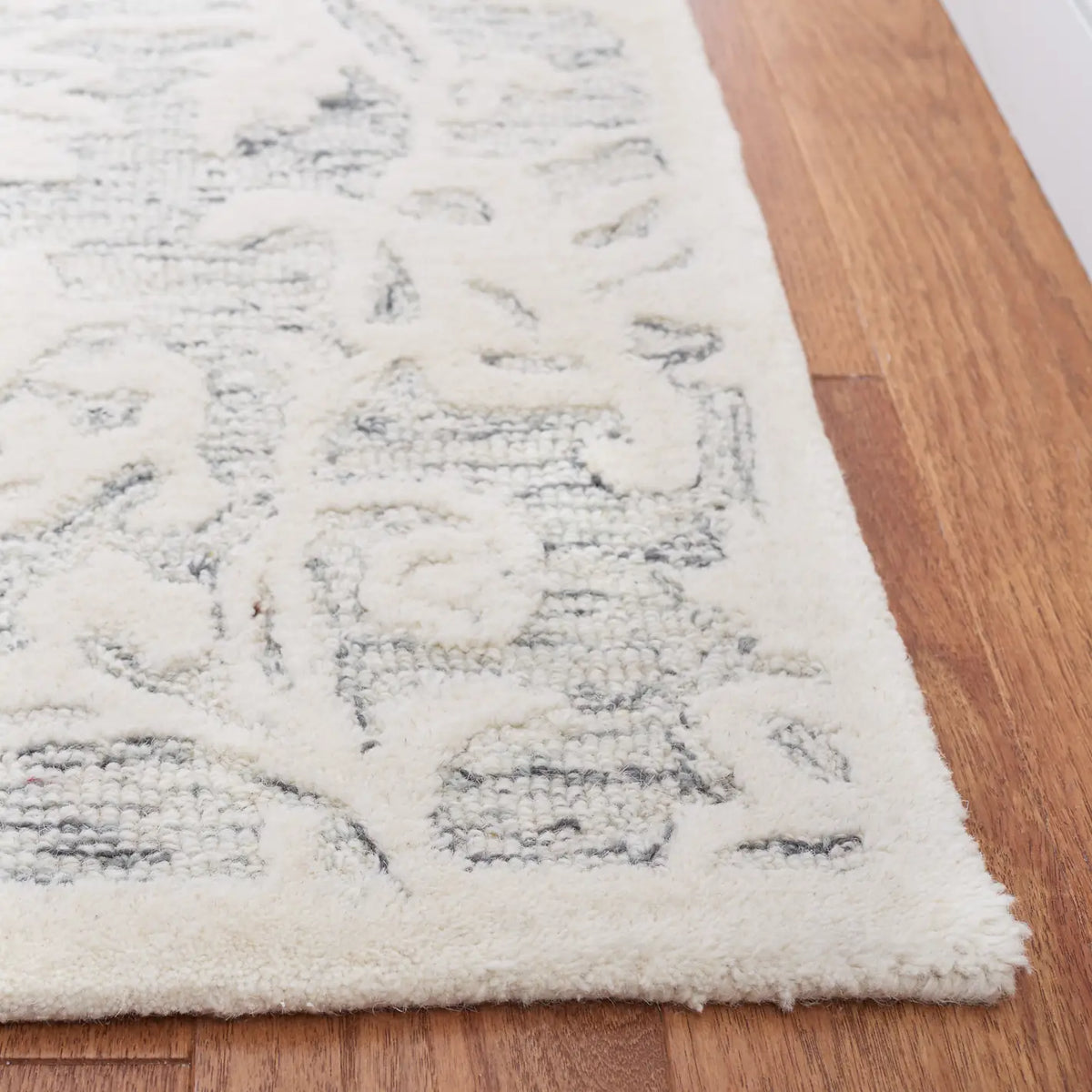 Safavieh Martha Stewart 4'-0" x 6'-0" Rug in Grey / Ivory