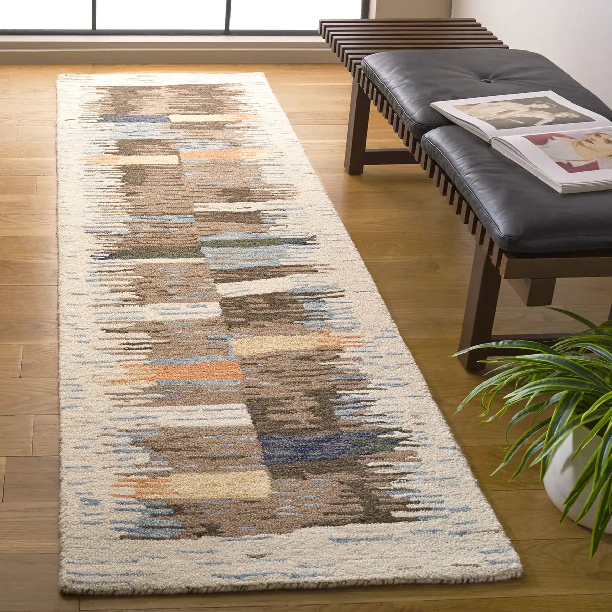 Safavieh Ebony 2'-3" x 8'-0" Rug in Ivory / Brown