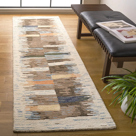 Safavieh Ebony 2'-3" x 8'-0" Rug in Ivory / Brown