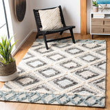 Safavieh Kenya 4'-0" x 6'-0" Rug in Ivory / Grey