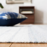 Safavieh Kilim 4'-0" x 6'-0" Rug in Ivory / Light Blue