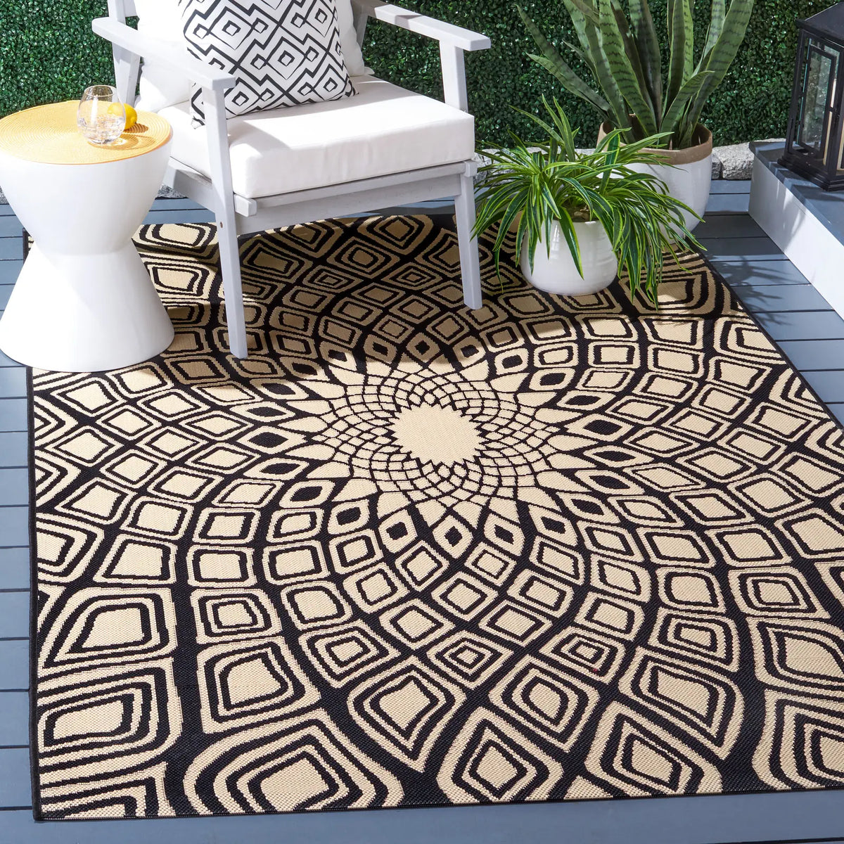 Safavieh Courtyard 5'-3" x 7'-7" Rug in Black / Beige