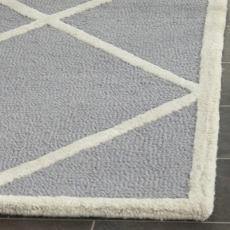 Safavieh Cambridge 2'-6" x 10'-0" Rug in Silver / Ivory