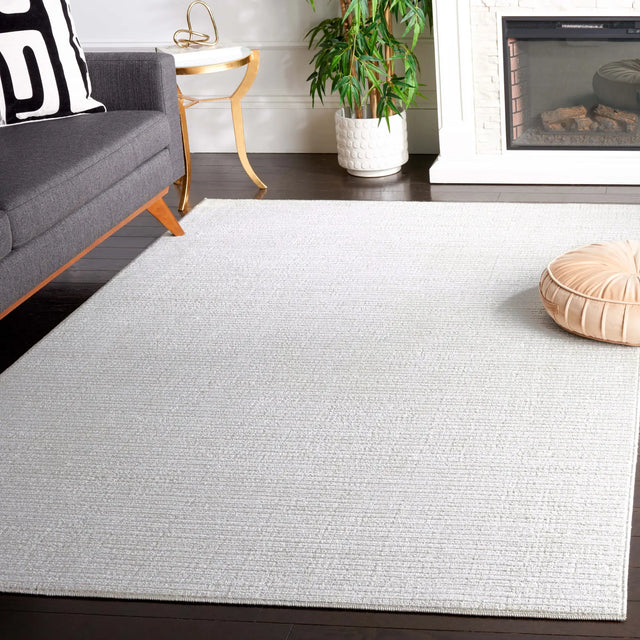 Safavieh Hunter 100 4'-0" x 6'-0" Rug in Ivory / Beige