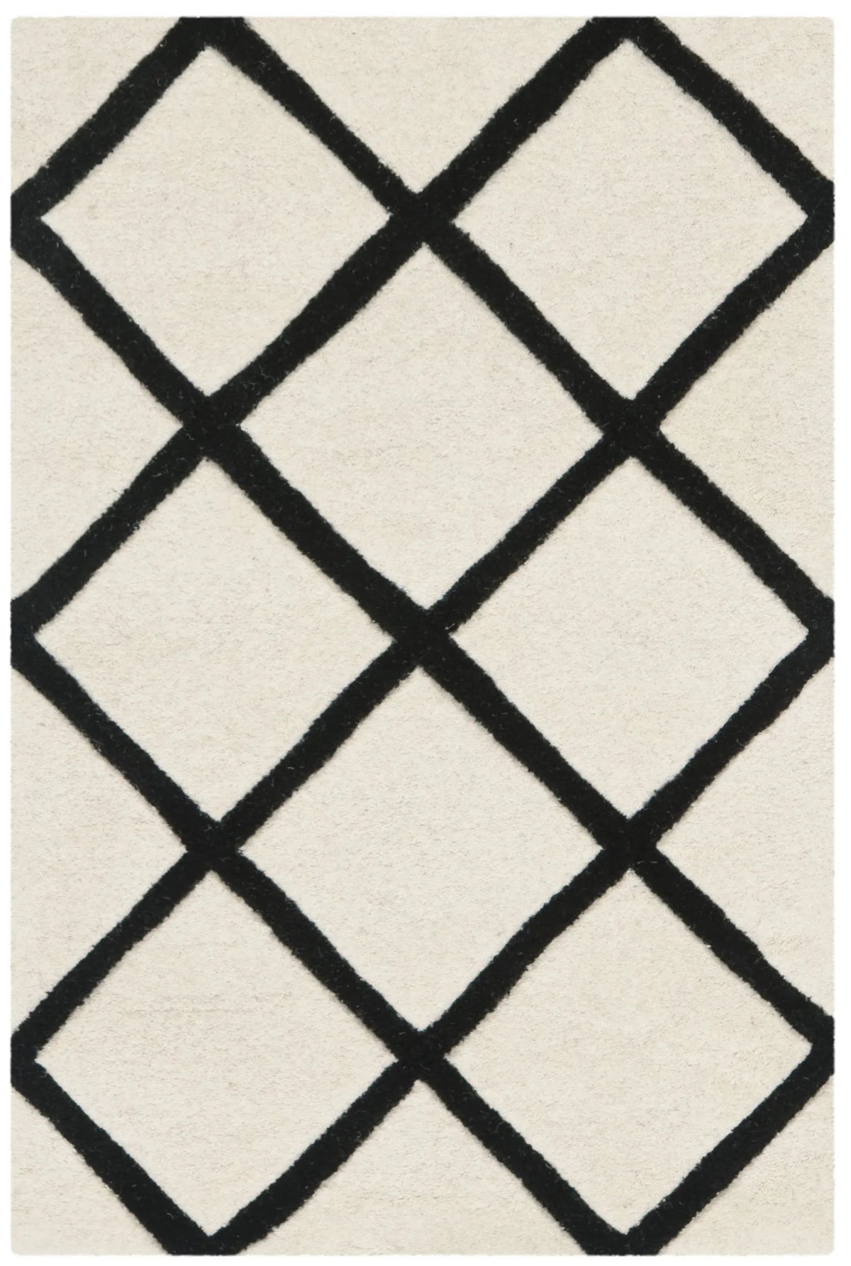 Safavieh Chatham 2'-0" x 3'-0" Rug in Ivory / Black